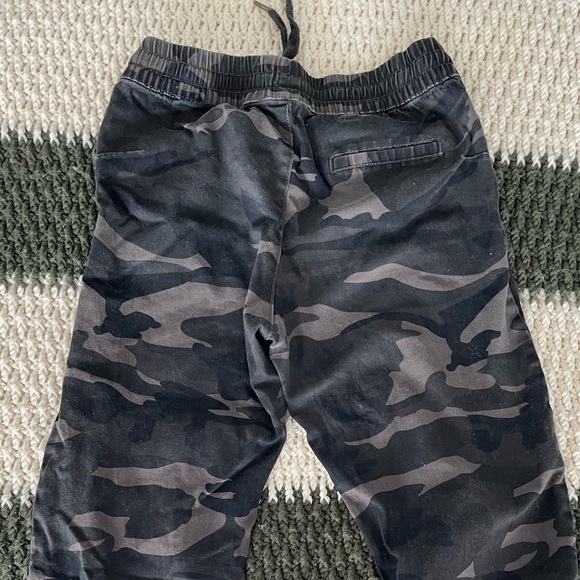Women’s camo joggers - Picture 3 of 4